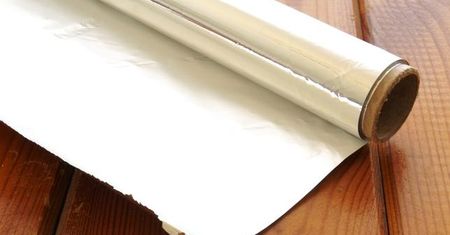 Dwie strony folii aluminiowej różnią się od siebie. Wiemy czym