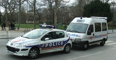 Francja: zaginęła rodzina. W domu ślady krwi