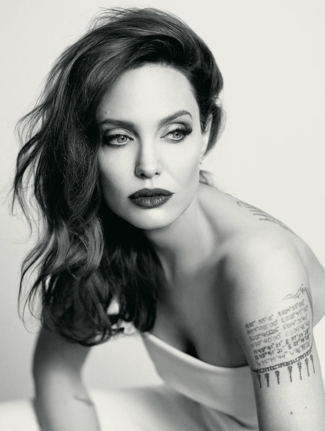 Angelina Jolie w kampanii Guerlain