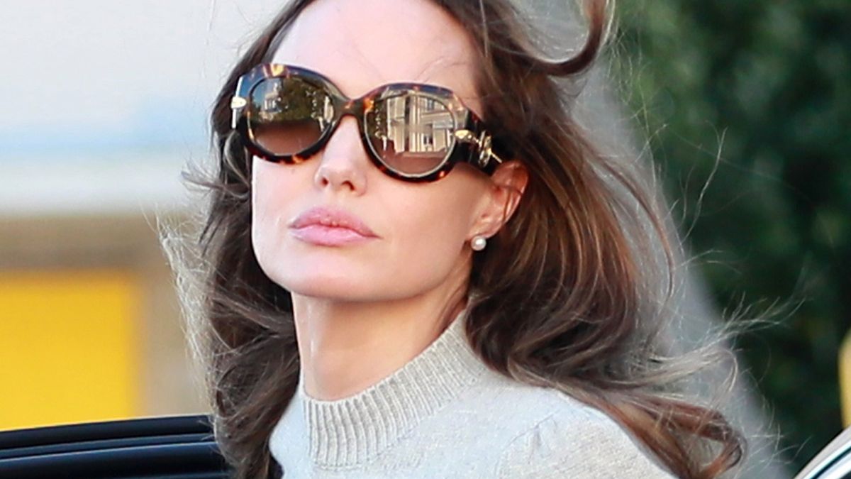 Z kim przyjaźni się Angelina Jolie? Paparazzi nakryli ją na kolacji z gwiazdą Hollywood. Obie zabrały córki