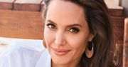 Odmieniona Angelina Jolie w "Harper's Bazaar". Uśmiech nie schodzi jej z twarzy