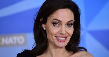 Amerykański brukowiec wyretuszował zdjęcia Angeliny Jolie. Aktorka tak naprawdę nie ma problemów zdrowotnych