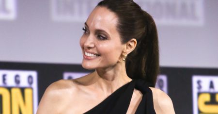 Zabiegana Angelina Jolie na zakupach z dziećmi