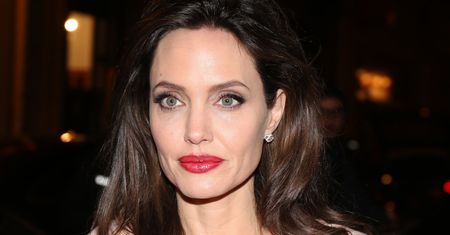 Angelina Jolie bardzo szybko pocieszyła się po Bradzie. Zagraniczne media nie mają litości