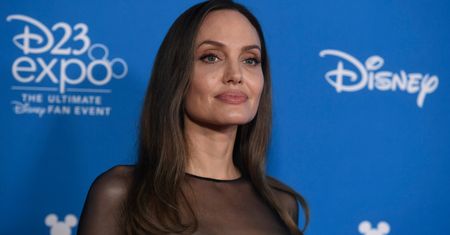 Angelina Jolie i Bradley Cooper w Disneylandzie. Coś w trawie piszczy