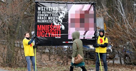 Przeciwnicy prof. Romualda Dębskiego nie uszanowali zmarłego. Przyszli na pogrzeb