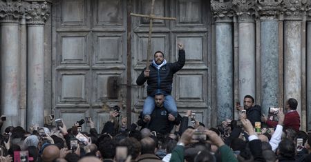Pielgrzymi znowu mogą wejść do Bazyliki Grobu w Jerozolimie. Spór o pieniądze i nieruchomości nie został rozwiązany