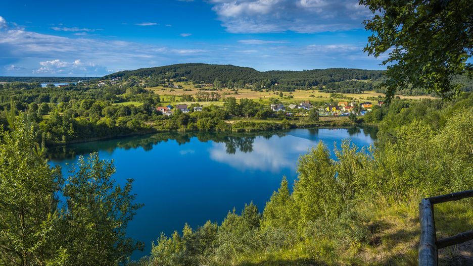 Piękne lasy, tajemnicze bagna, malownicze morenowe wzgórza i oszałamiające klifowe wybrzeża tworzą niepowtarzalny krajobraz wyspy Wolin