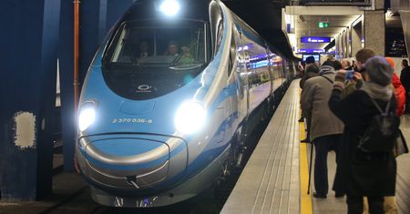 Tragiczna śmierć na dworcu. Mężczyzna chciał wsiąść do odjeżdżającego pendolino