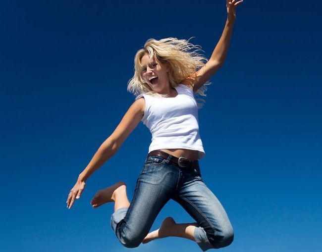 Ćwiczenia na trampolinie, czyli jumping fitness. Dla kogo jest przeznaczony?