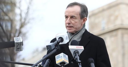 Tarcza antykryzysowa. Senat chce poprawek, m.in. by państwo wzięło na siebie 75 proc. pensji pracownika