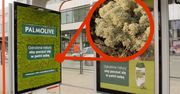 Palmolive pod ostrzałem za reklamę na przystankach. "Oczyszcza jak stary koc"