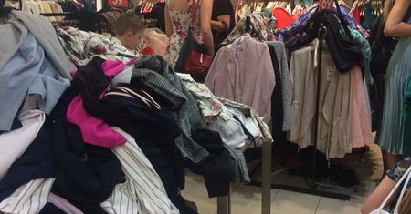 Wielkie wyprzedaże czy wielki chaos? Sklepowa masakra