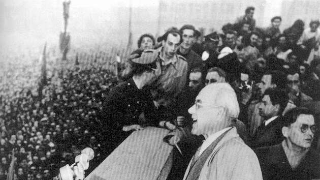 Władysław Gomułka ”patronując” wyrokowi śmierci w aferze mięsnej, pragnął trafić w odczucia tzw. zwykłych ludzi i złapać kontakt ze sporą częścią społeczeństwa. 