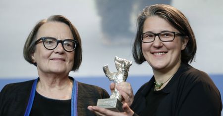 W "Wiadomościach" TVP przemilczano Srebrnego Niedźwiedzia. Holland komentuje to z klasą