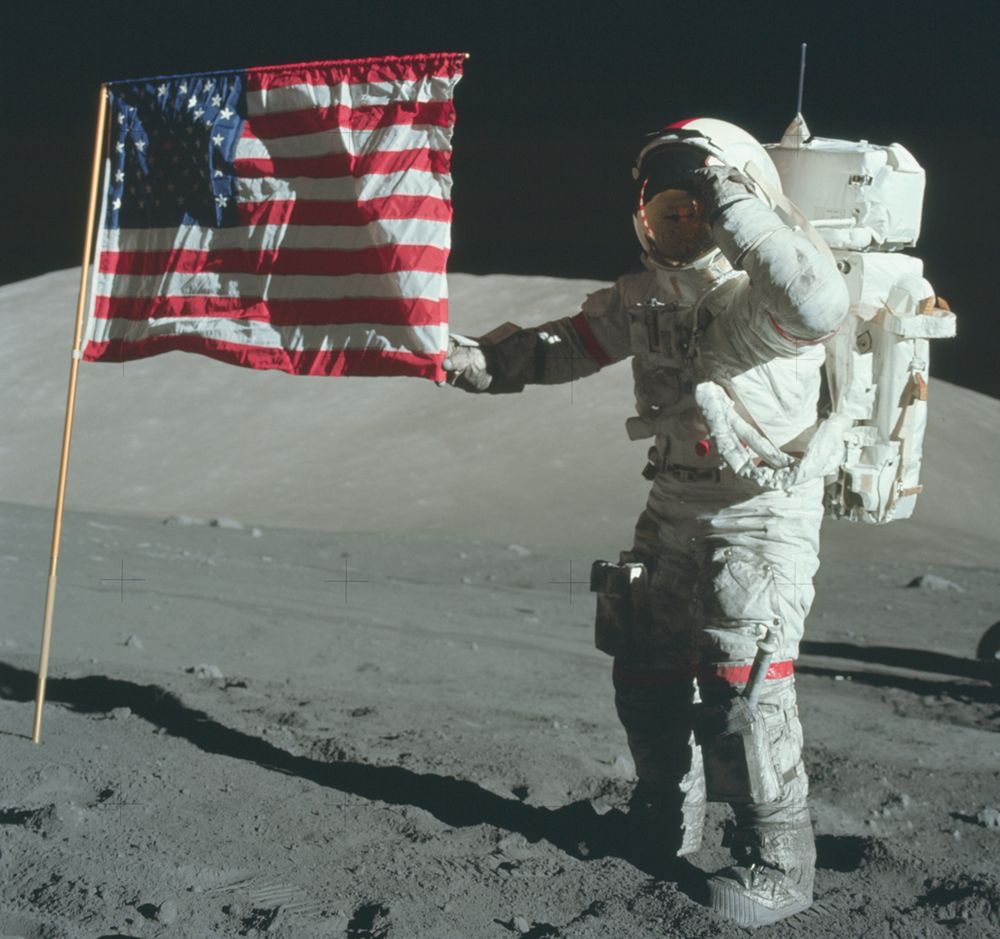 Wszystkie zdjęcia z misji Apollo dostępne za darmo!