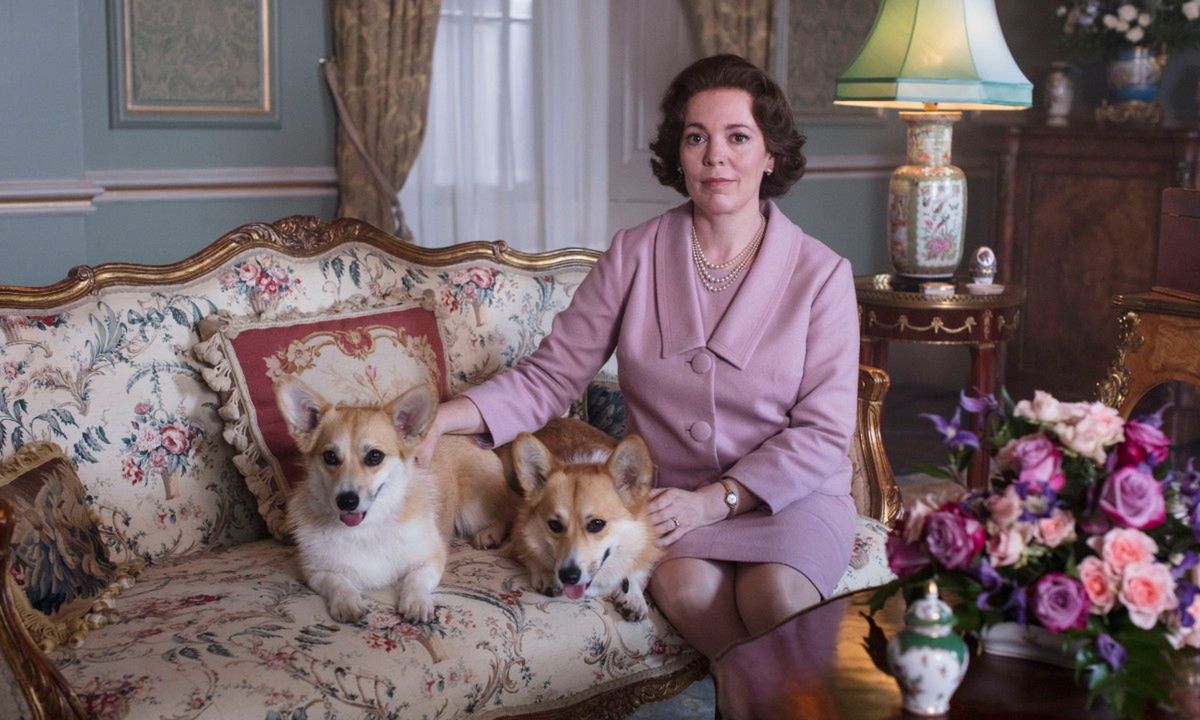 "The Crown". Olivia Colman musiała nauczyć się chodzić jak Elżbieta II