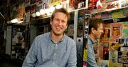 Pete Holmes z serialu HBO "Na wylocie": "Bycie zabawnym jest jak bycie sexy"