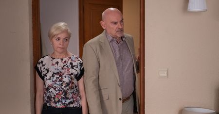 Na Wspólnej. Romana odwiedza w domu policja (odcinek 2961 - streszczenie)