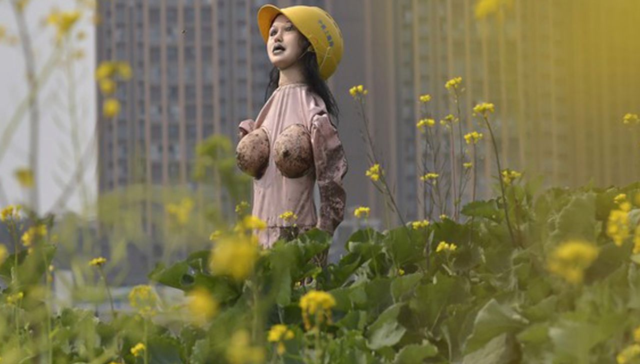 Lalka z sex shopu odstrasza nieproszonych gości. To działa!