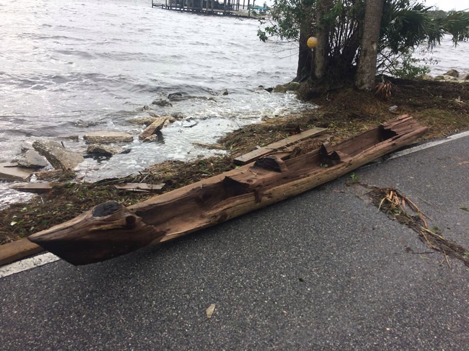 Huragan Irma odsłania tajemnice. Wyrzucił stare czółno na drogę