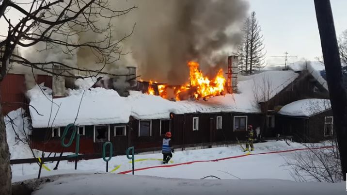 Pożar nieczynnego pensjonatu w Szklarskiej Porębie. 4 osoby nie żyją