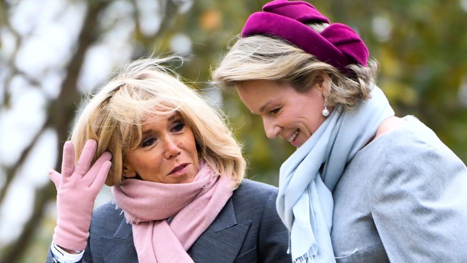 Stylizacje Brigitte Macron i królowej Matyldy