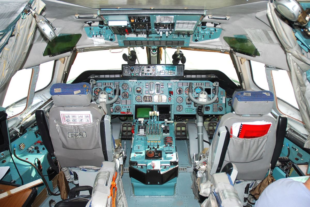 An-124 Rusłan - kabina pilotów 
