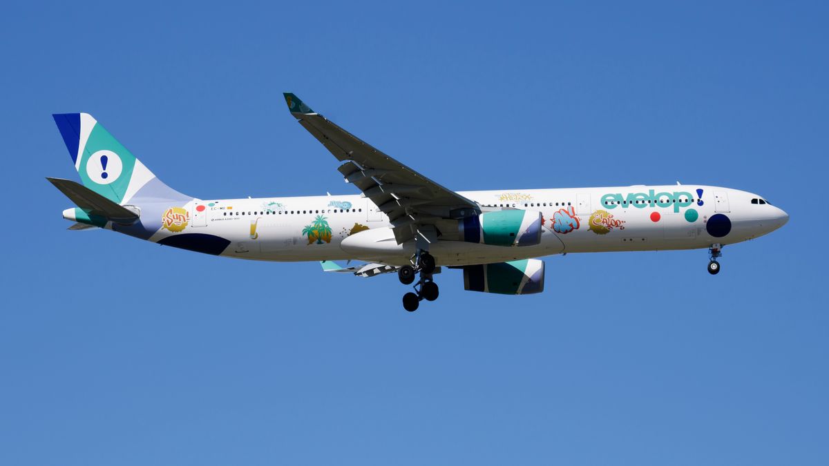 MADRID / SPAIN - MAY 2, 2016: Evelop Airlines special livery Airbus A330-300 EC-MII passenger plane landing at Madrid Barajas Airport (MADRID / SPAIN - MAY 2, 2016: Evelop Airlines special livery Airbus A330-300 EC-MII passenger plane landing at Madri