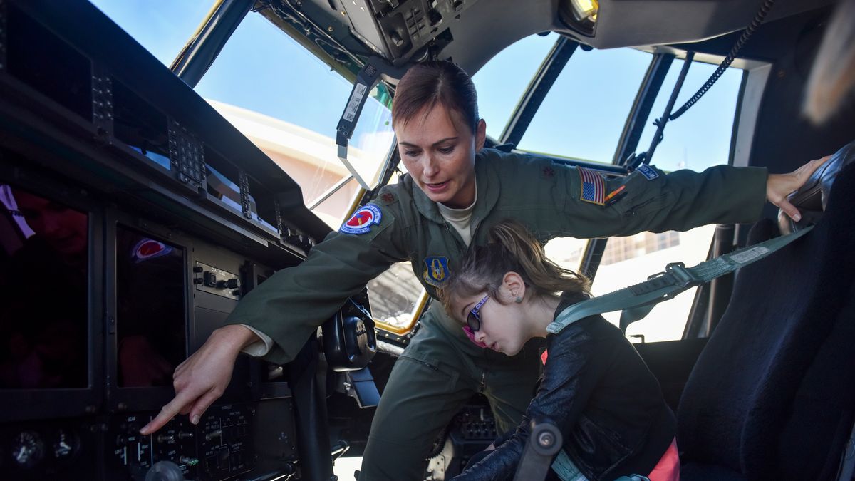 Łowcy huraganów swoimi lotami pomagają przewidzieć dalsze przemiany żywiołu