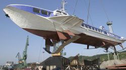 Podnoszenie wodolotu "Delfin 1" na szczecińskim nabrzeżu Huk