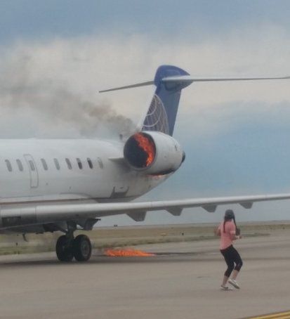 Szokujący widok. Płonący samolot United Airlines lądował na lotnisku w Denver