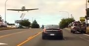 USA: Samolot awaryjnie lądował na ruchliwej drodze [WIDEO]