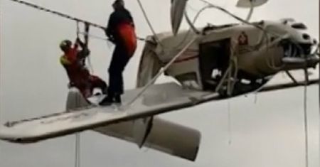 Pilot wypadł z samolotu. Dramat w Alpach