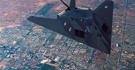 Legendarny F-117 powstał dzięki Rosjanom. Nie wiedzieli, że ujawnili Amerykanom supertajne dane