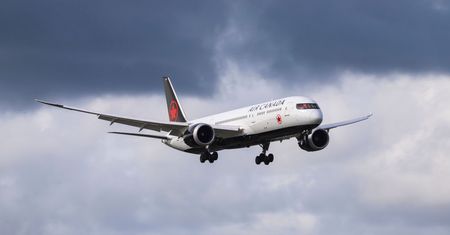 Samolot Boeing 777 awaryjnie lądował. Pasażerowie są ranni po turbulencjach