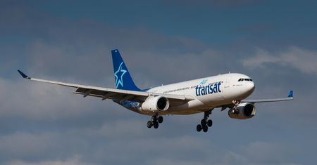 Na pokładzie Boeinga 737 było 189 osób. Silnik samolotu przestał działać