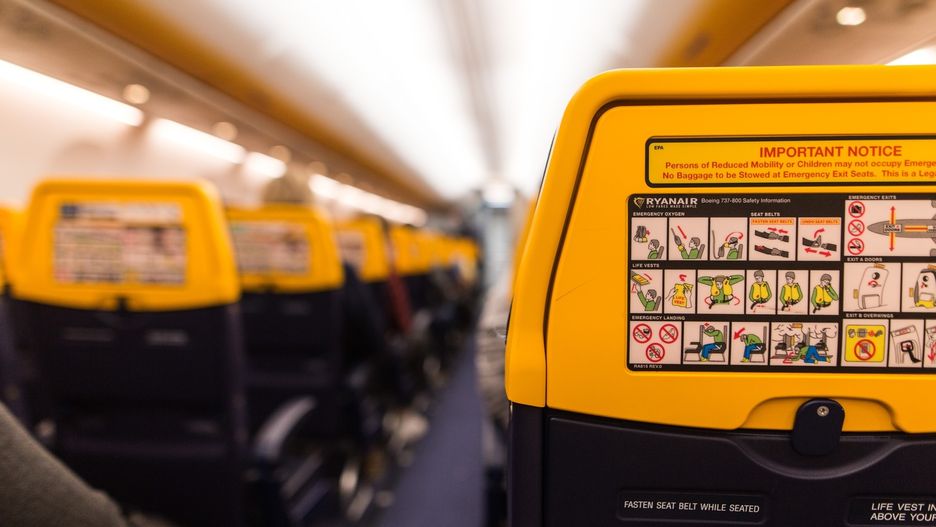 Samolot, lecący z Hongkongu do Auckland, musiał przymusowo lądować na lotnisku Cairns w Australii. Powodem była śmierć jednego z pasażerów.