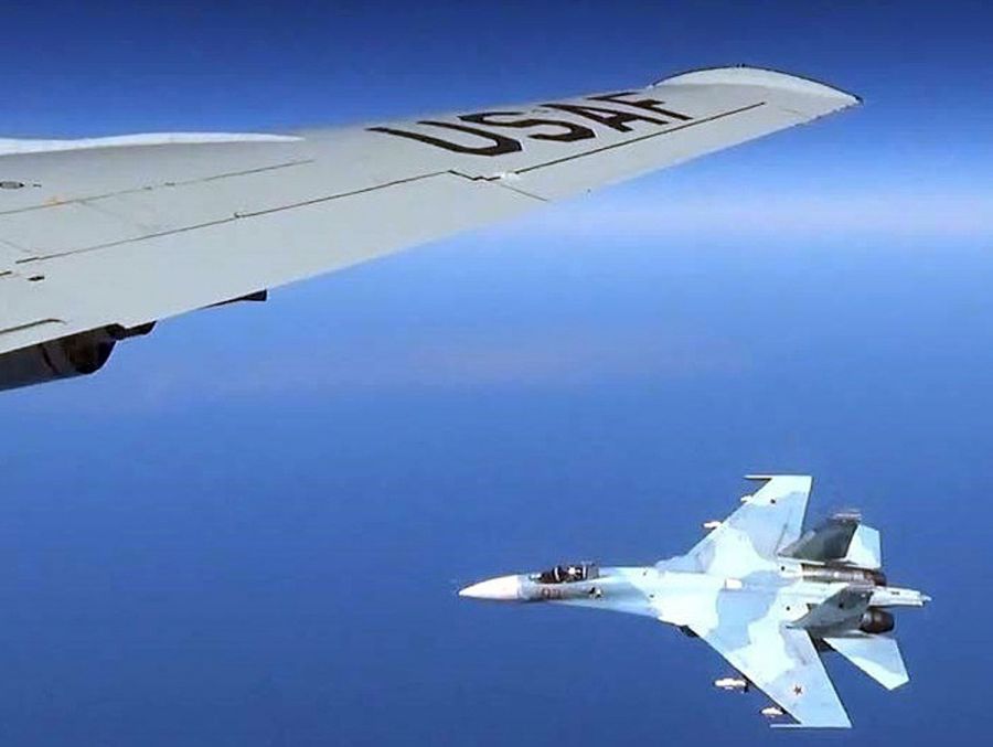 Ryzykowna akcja Rosjan. Myśliwiec 15 metrów od maszyny USA