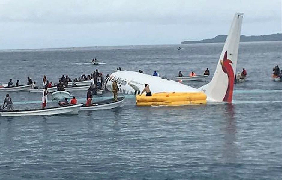 Samolot wpadł do morza. Chwile grozy w Mikronezji