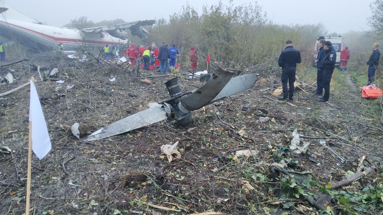 Ukraina: Awaryjne lądowanie samolotu An-12 we Lwowie. Trzy osoby zginęły