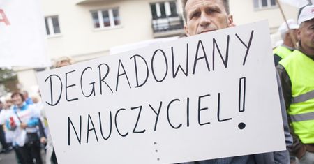 Tysiąc złotych podwyżki dla nauczycieli kosztowałby łącznie 6 mld zł. Zapłaciłyby gminy