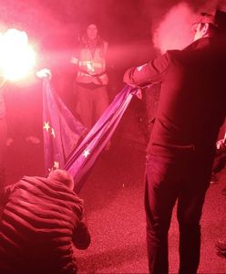 Młodzież Wszechpolska spaliła flagę UE. "Precz z Unią Europejską!"