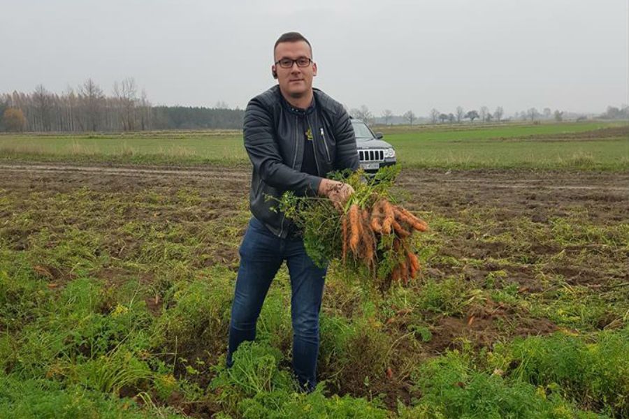 Został rolnikiem i przestał jeść mięso. Niesamowita historia "wegańskiego milionera"