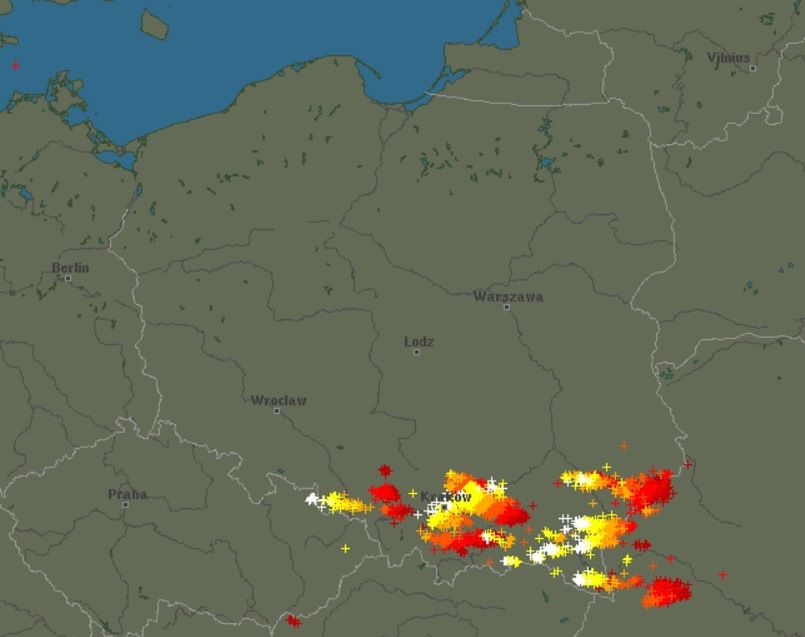 Burze nie odpuszczają. IMGW wydało ostrzeżenia