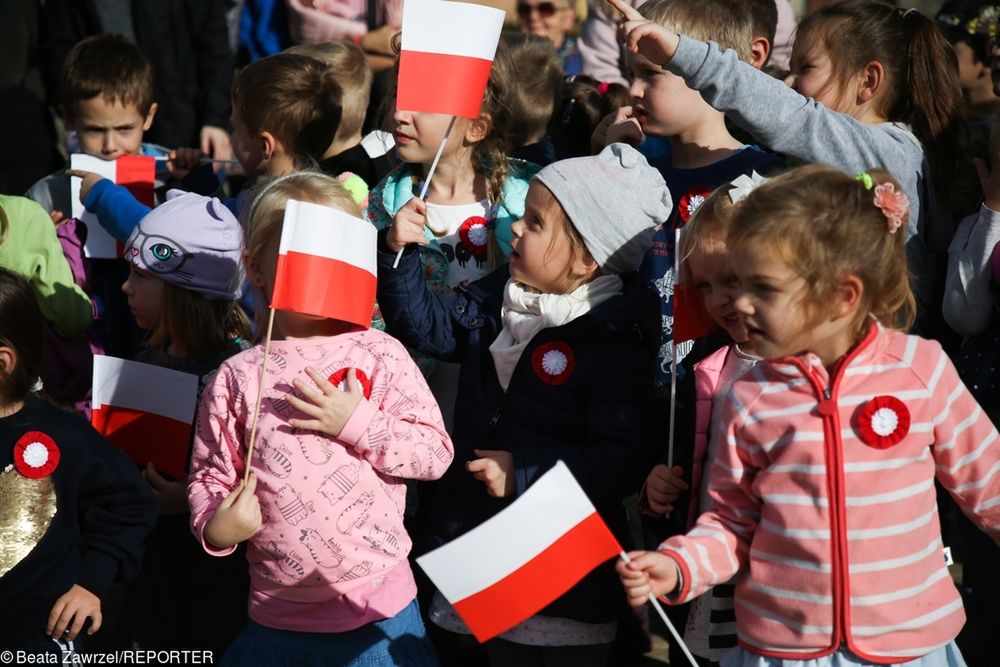 Akcja "Niepodległa do hymnu" 11 listopada. Polacy będą śpiewać w prawie 400 miejscach, także za granicą 