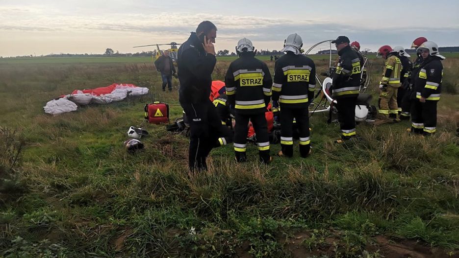 Wielkopolska. 55-letni pilot trafił do szpitala po wypadku paralotni