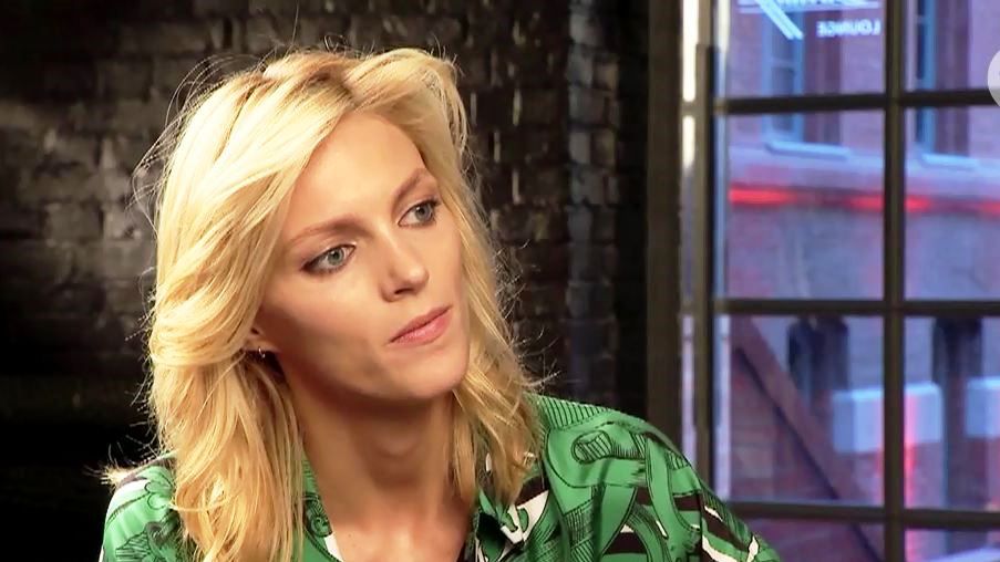Anja Rubik na strajku kobiet "Jesień średniowiecza". Modelka protestowała pod Sejmem