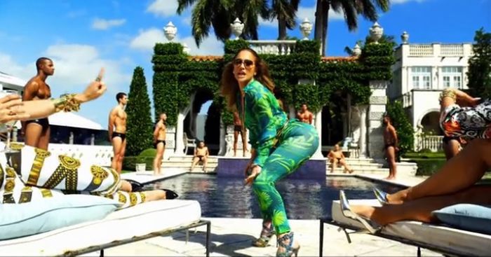 Jennifer Lopez kusi w do złudzenia podobnej kreacji co 14 lat temu!