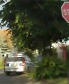 Policja kontroluje na skrzyżowaniu